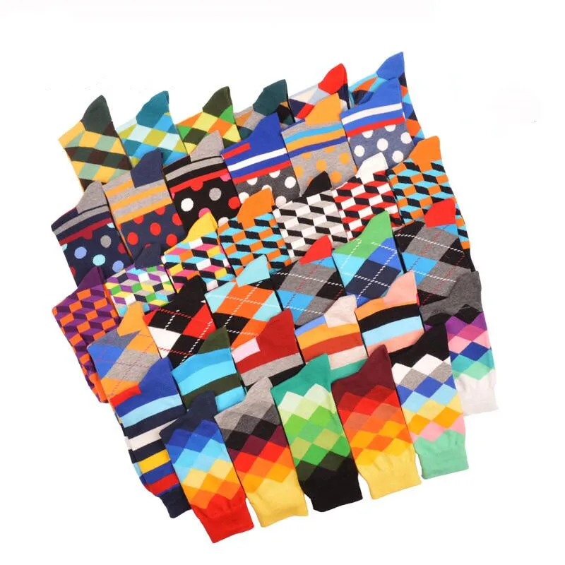 

Fashion man fun chessboard rainbow stripes flamingo bow and arrow pattern man cotton socks winter warm man business socks