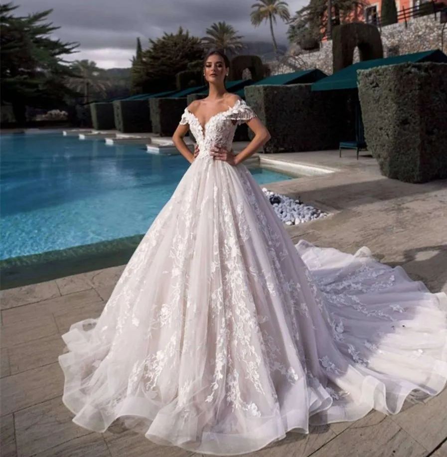

Luxury Ball Gown Wedding Dresses 2020 Elegant Off the Shoulder Appliques Lace Ruched Ruffles Bridal Gowns vestidos de noiva