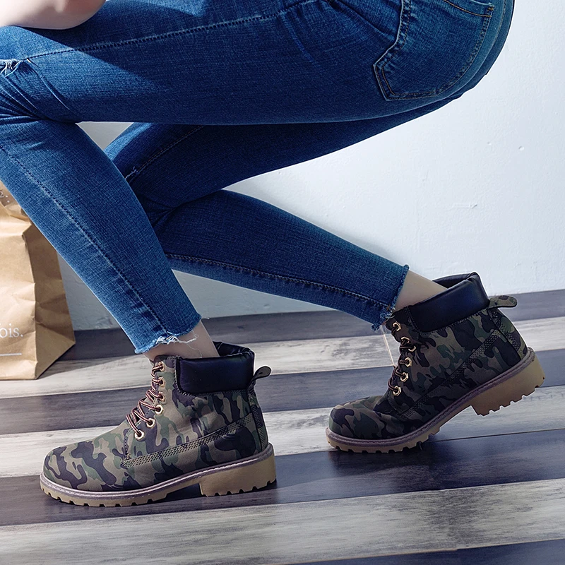 LAKESHI Женские ботильоны зимние сапоги женская обувь на шнуровке; женские туфли на плоской подошве на высоком каблуке модная теплая зимняя обувь для женщин ботинки martin