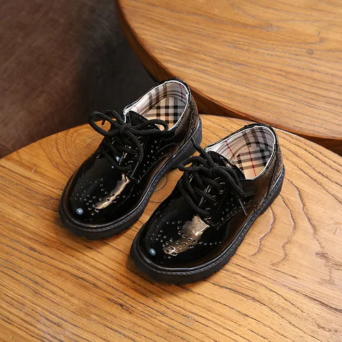 Черный New Spring Autumn Children Leather Shoes Classic Vintage Tassel Boys Girls Oxford Shoes Kids Black Patent Leather Lace-Up Shoes - Цвет: Черный
