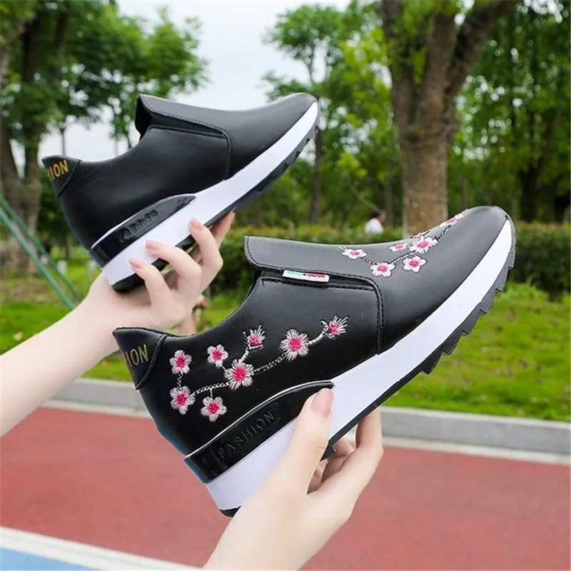 

2019 spring and autumn new fashion plums increased casual shoes single shoes women's increased