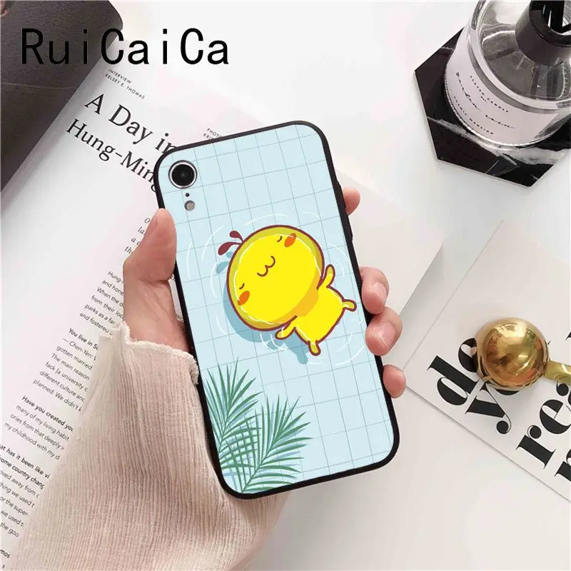 Summer color cute little yellow chicken