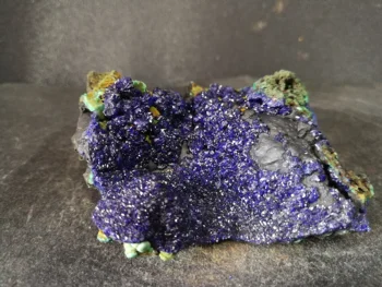 

100.1gNatural blue copper malachite is closely associated with each other