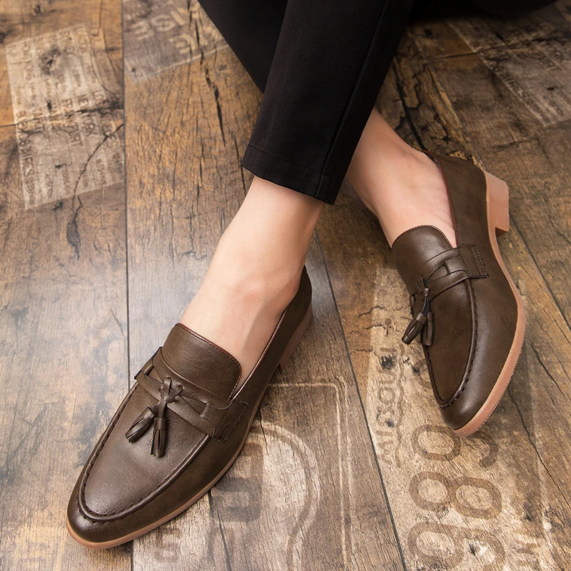 28011 brown Модные мужские туфли из высококачественной кожи с острым носком; Роскошные Дизайнерские повседневные мужские официальные свадебные модельные туфли - Цвет: 28011 brown