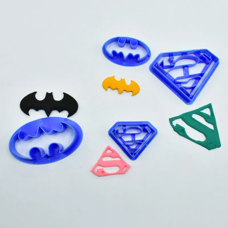 4Pcs-set-Super-Hero-Batman-And-Superman-Fondant-Cake-Decorating-Sugar-Cookie-Biscuit-Cutter-Pastry-Bakeware (1)