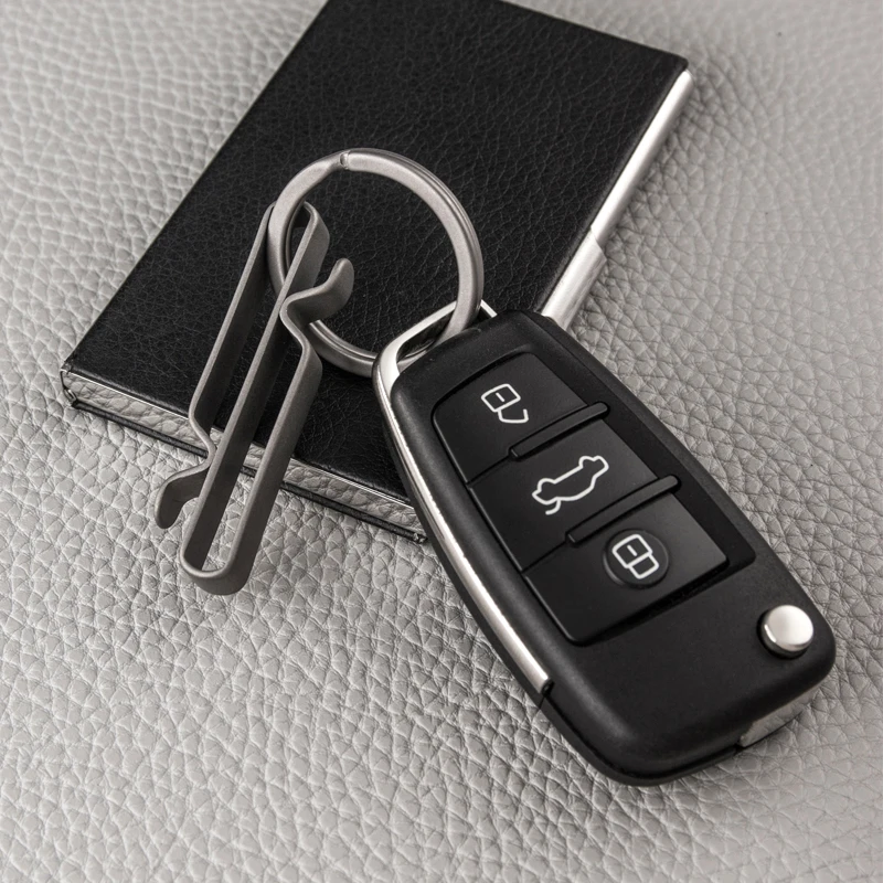 High Quality Titanium Simple Keychain Men's Car Waist Hanging Key Chain Key Ring Buckle Belt Super Durable Super Lightweight