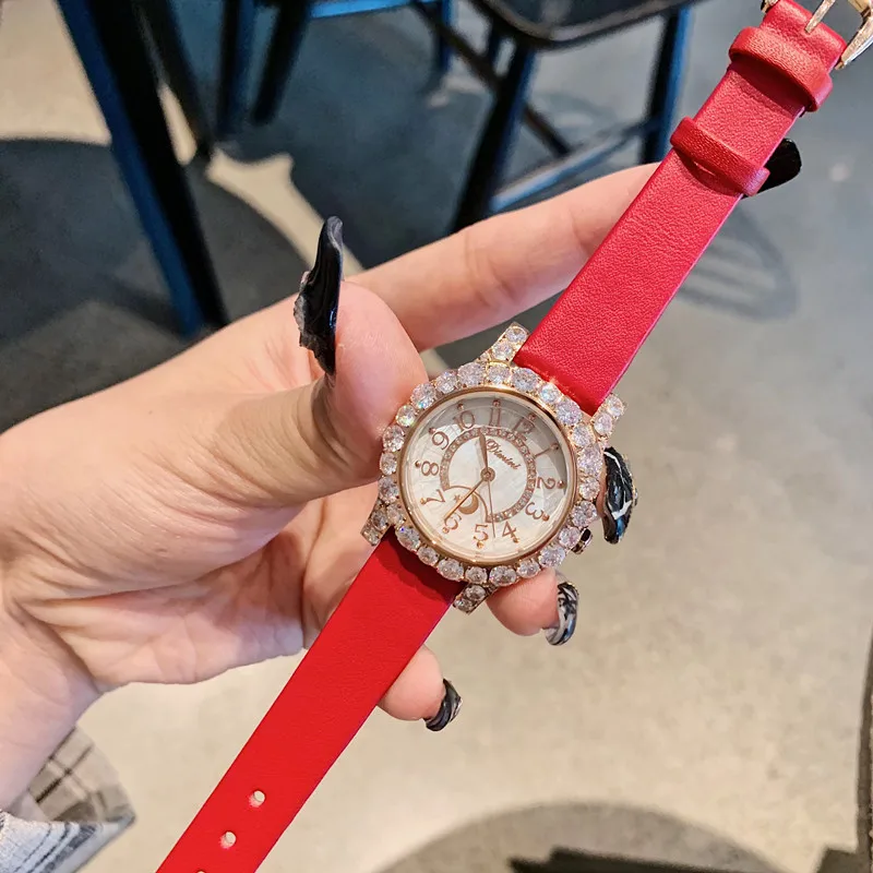 Red Small Популярные, карамельного цвета, водонепроницаемые часы из натуральной кожи на ремешке для женщин, фианиты кристаллы, ювелирные часы, кварцевые звезды, луна, наручные часы - Цвет: Red Small