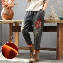 Кашемировые джинсы для женщин; сезон осень-зима; эластичная резинка на талии; флисовые теплые джинсовые штаны в стиле ретро с вышивкой и пуговицами; Лоскутные Повседневные потертые брюки