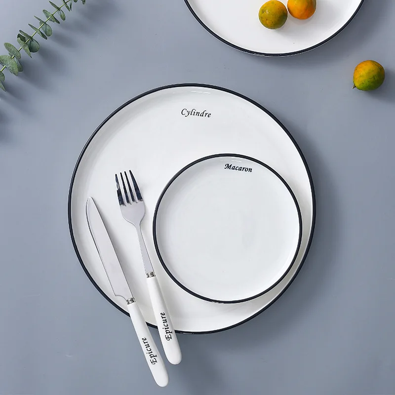 Короткая квадратная керамическая тарелка с черными краями фарфоровая обеденная