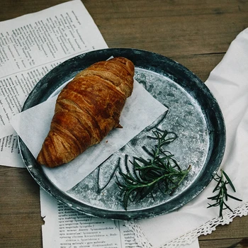 

Retro Disc Iron Craft Tray Antique Metal Round Embossed Iron Tray Flower Pot Tray Kitchen Decoration Photography Props