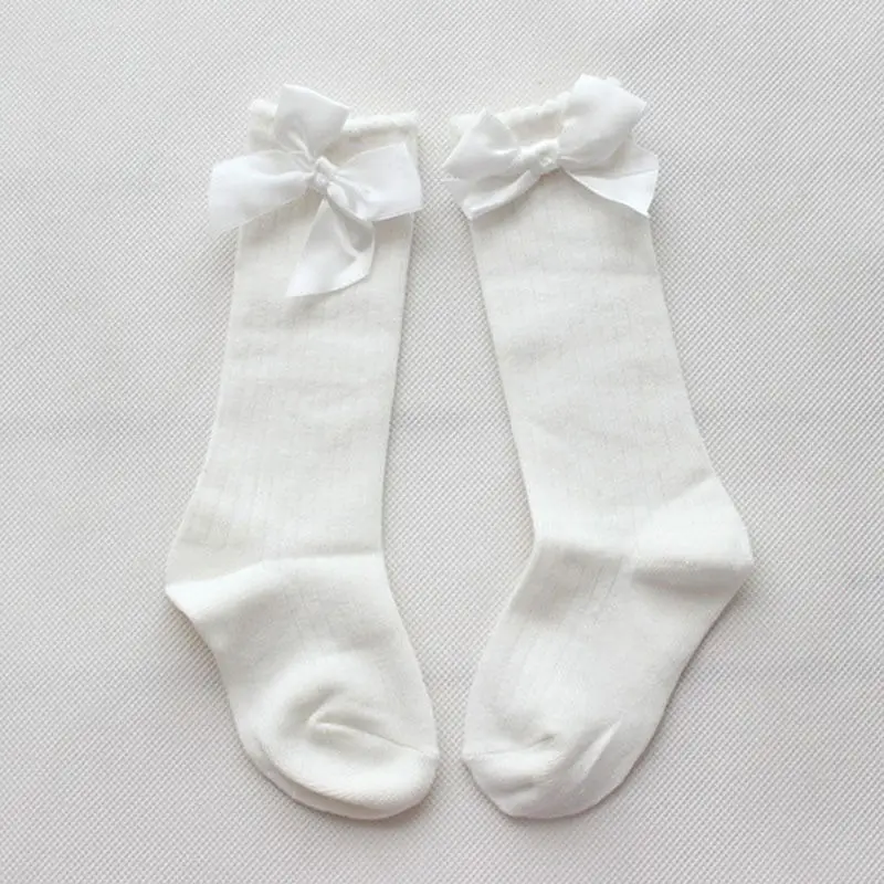 Носки для маленьких девочек милые Гольфы с бантиками для малышей длинные гетры для детей - Цвет: White  2 to 4Y
