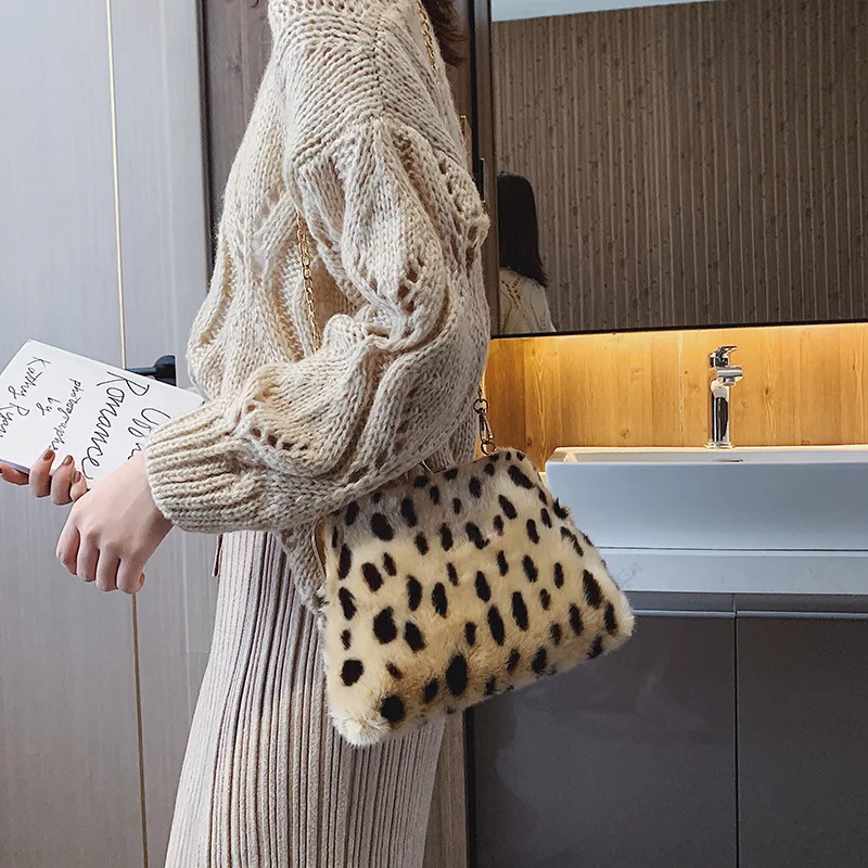 

2019 New Style Winter Plush Pillow Leopord Pattern/Solid Color Iron Clamp Mouth Shoulder WOMEN'S Bag