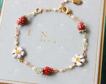 

Versailles manor series three strawberries white bracelet with cute little pure and fresh