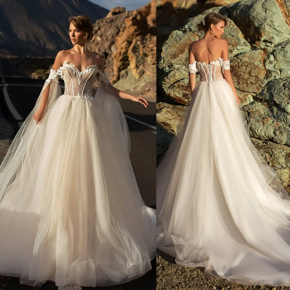 

2019 Bohemian Wedding Dresses Sweetheart Backless Lace Appliques Beach Bridal Gowns Sweep Train A-Line Wedding Dress