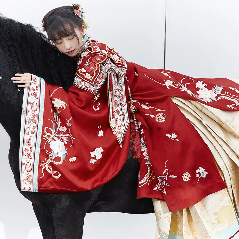 

standing collar, slanting lapel, long jacket, embroidered cloud shoulder, embroidered Ming dynasty women's clothing