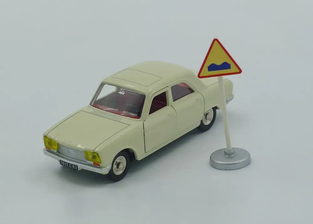 Автомобиль подлитый под давлением Atlas Dinky Toys 1428 PEUGEOT 304 Седан + 508 DAF 850 седан