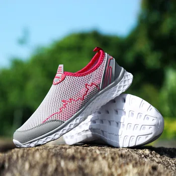 

Plus Size Breathable Men Sneakers 2020 Spring Summer Slip On Platform Men Shoes Casual Flats Hollow Men Shoes Outdoor Men Shoes