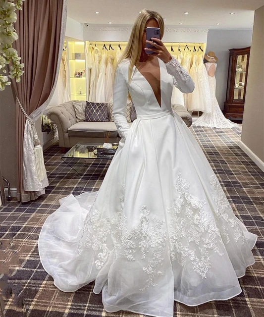 Vintage A Linha de Vestidos de Noiva Estilo Princesa Com Decote Em V Branco  Marfim Vestidos de Noiva Comprimento Total Frisado Apliques De Vestidos De  Noiva - AliExpress