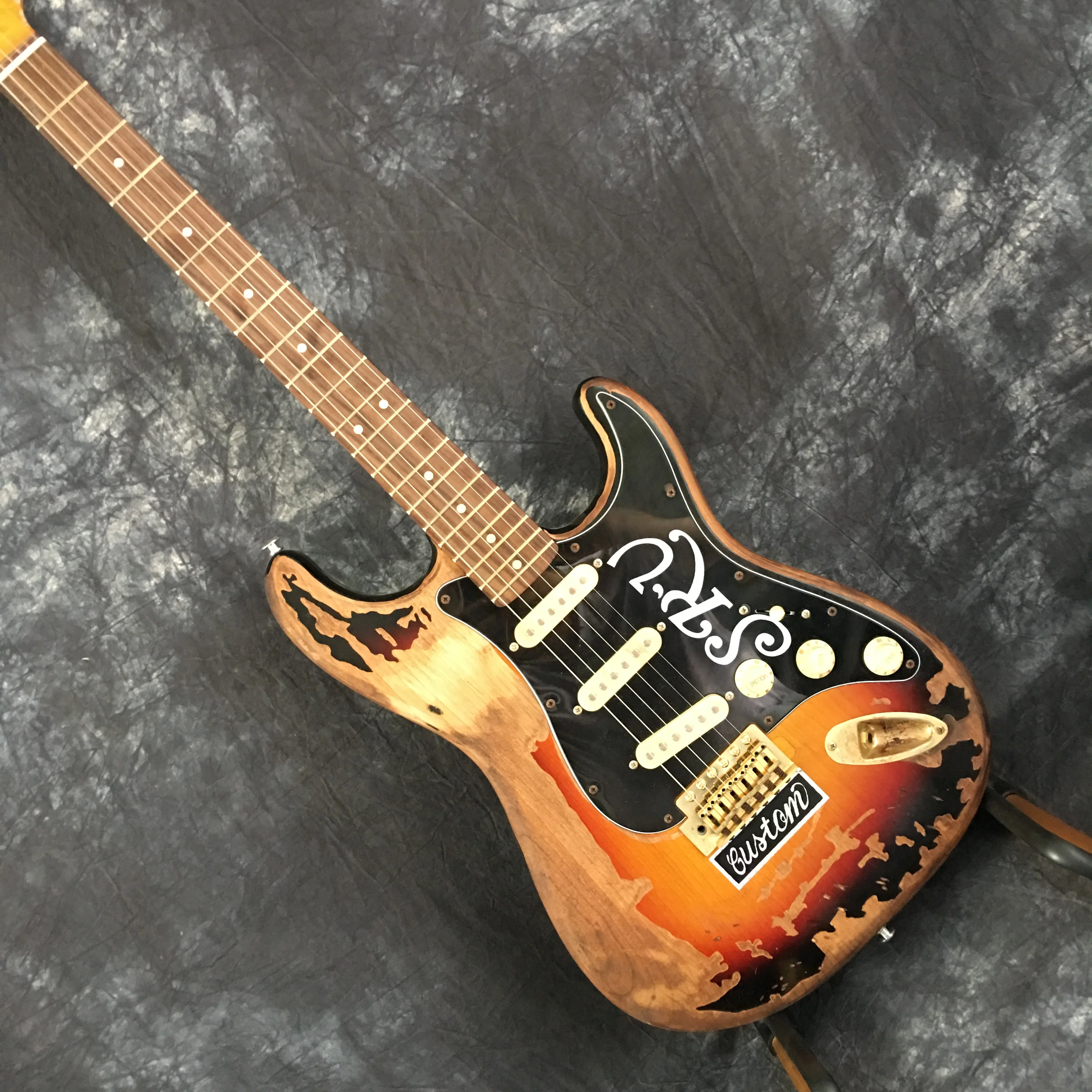 Новая стильная Высококачественная электрическая гитара relic остается ST ручной