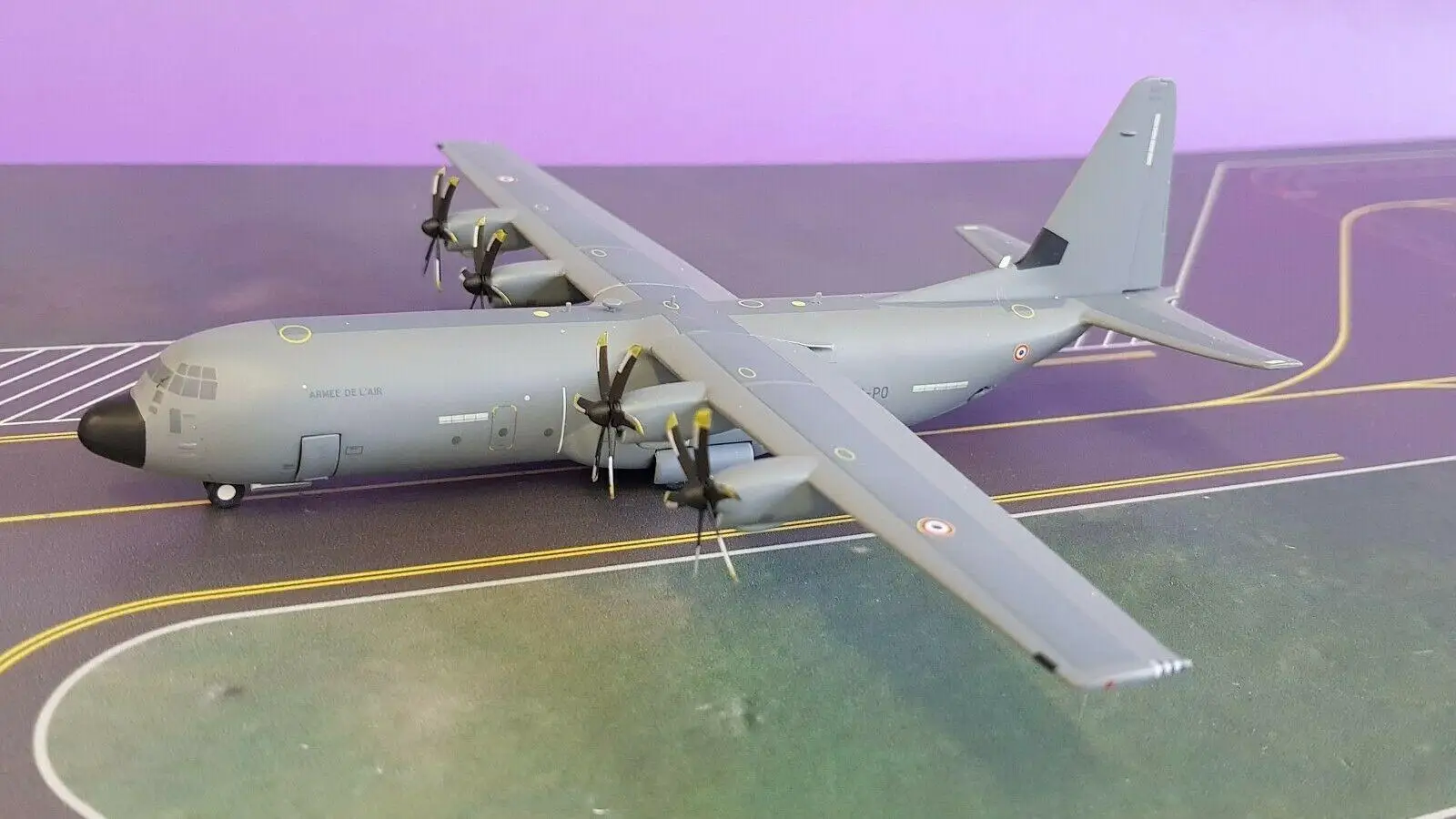 Эрпа французские ВВС Локхид Мартин C-130J-30 супер Геркулес и 02061 Франш-граф Орлеан-бриси база 1/200 литой самолет