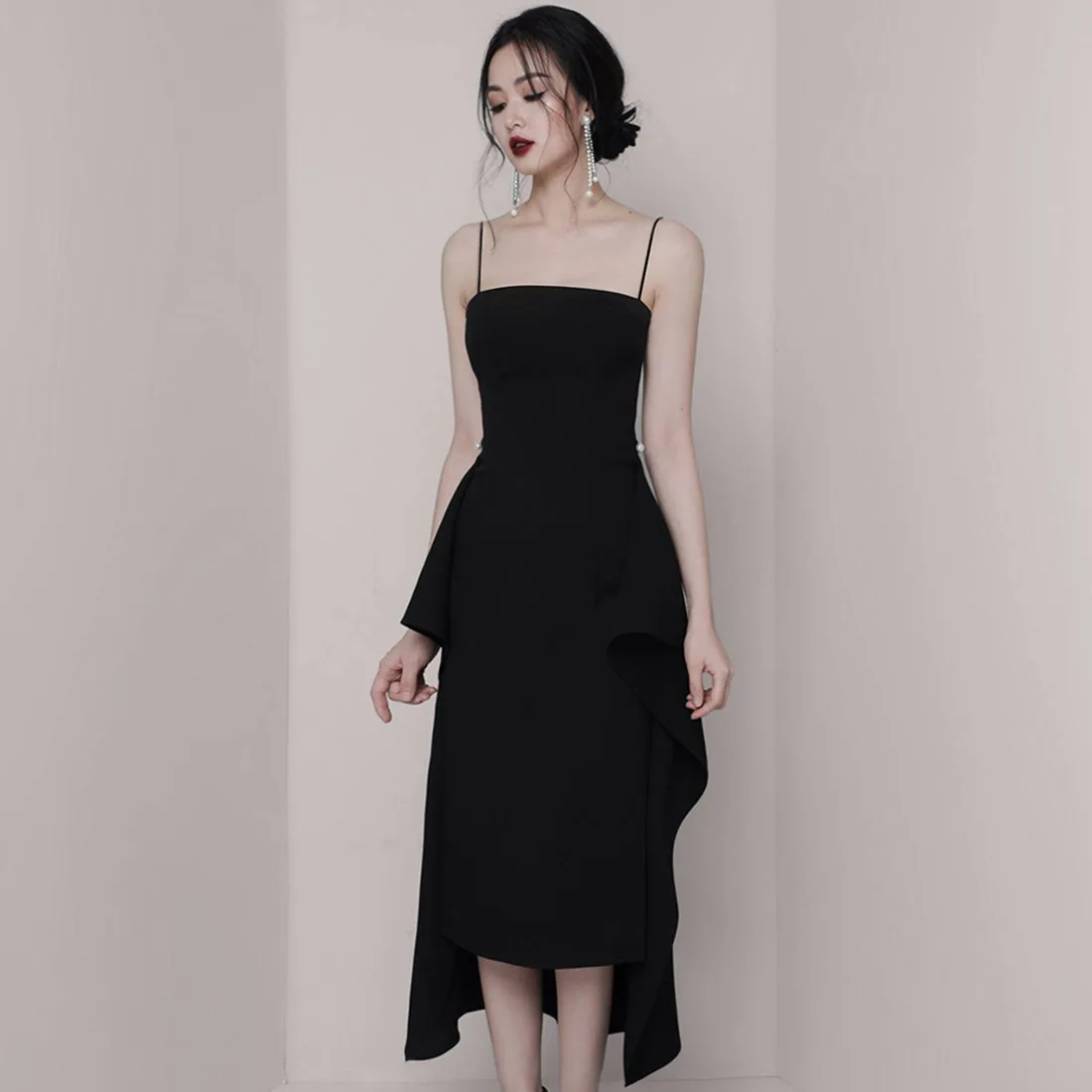 

Luxurious Spring Summer Fashion Solid Spaghetti Straps Sheath Party Women Dress Sexy Black Irregularity Strapless Backless Dress