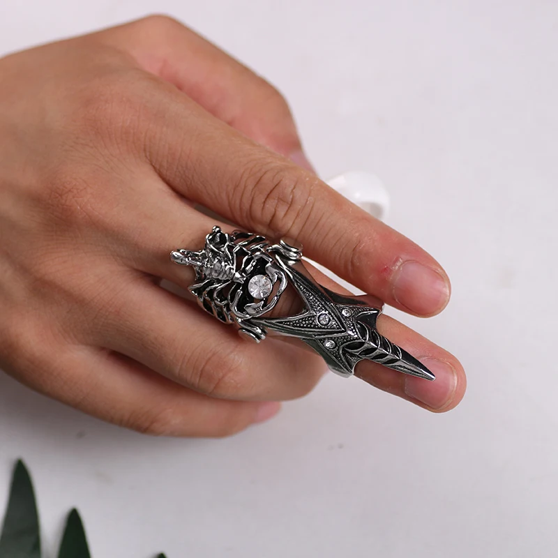 Hot New Domineering Men's Ring Punk Style Animal Scorpion Ring Alloy Inlaid Rhinestone Gothic Exaggerated Fashion Jewelry Gift