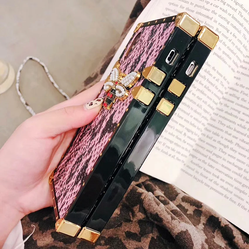 Square Case For iphone 11 Pro Max Luxury brand bee Phone Case For iphone X8 8plus 6 6S 7 7Plus X XS Max XR Snake Skin Cover (5)