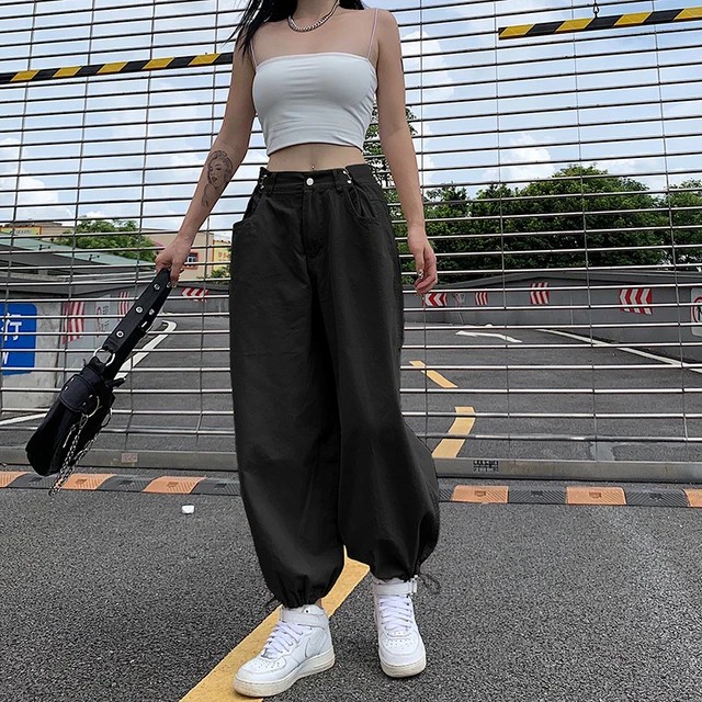 Baggy pants with adjustable button