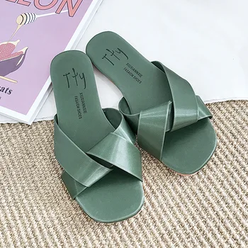 

2019 summer new cross slippers flat slip non-slip soft bottom Korean version of the simple wild wear waterproof