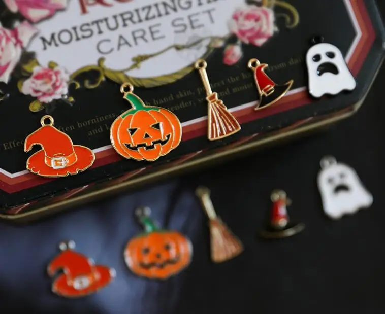 100 шт популярное мультяшное аниме Хэллоуин Смешанное ожерелье брелок серьги