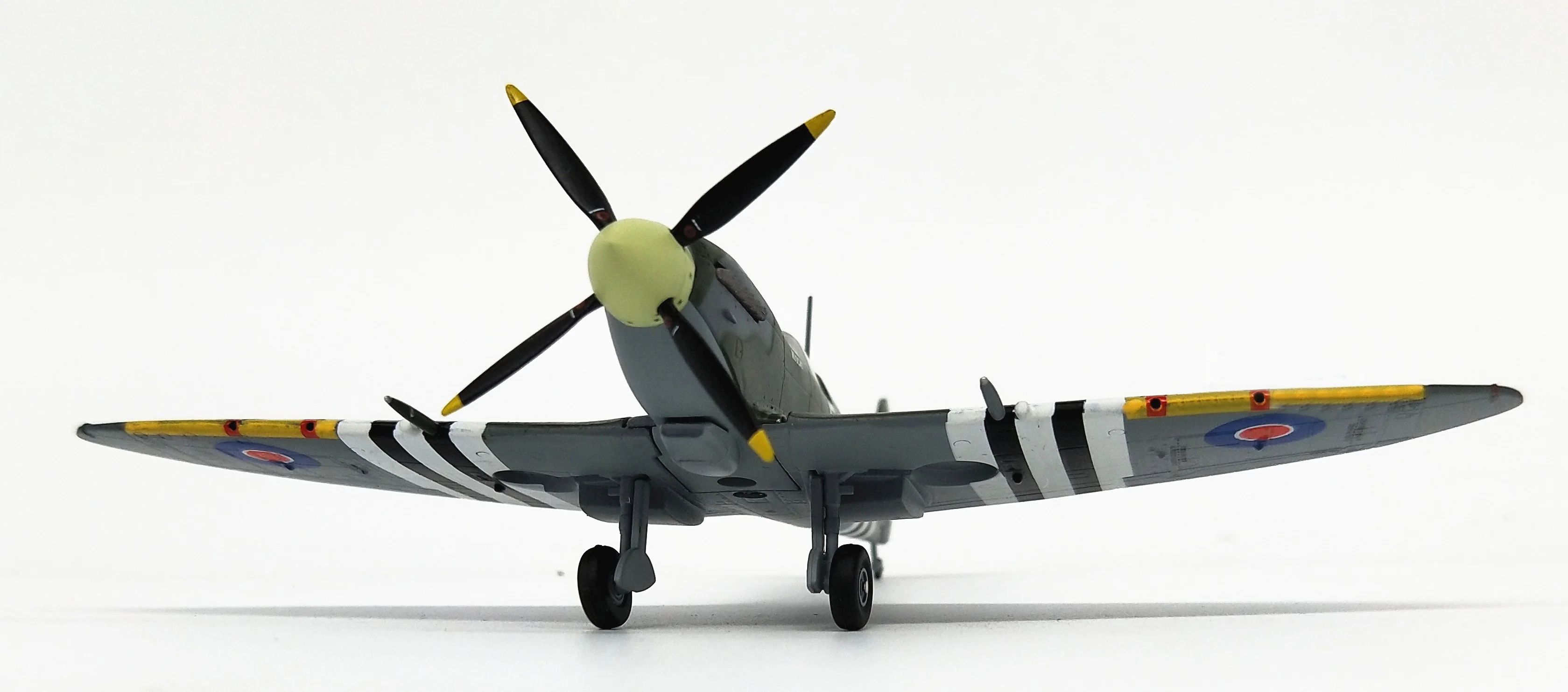 Изысканная 1:72 мировая война II британская MK.IXc NO.126TH squadron 1944 Готовая модель