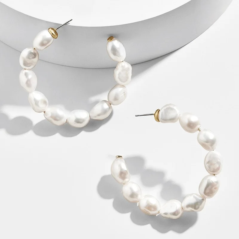 Новая мода Mimimalist нерегулярные жемчужные серьги-кольца вечерние белый искусственный жемчуг C серьги-кольца для женщин ювелирные изделия