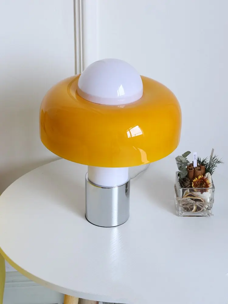 

Современная светодиодсветодиодный креативная Роскошная настольная лампа, дизайнерская модель для гостиной, спальни, прикроватная лампа, простые настольные лампы для скандинавского кабинета