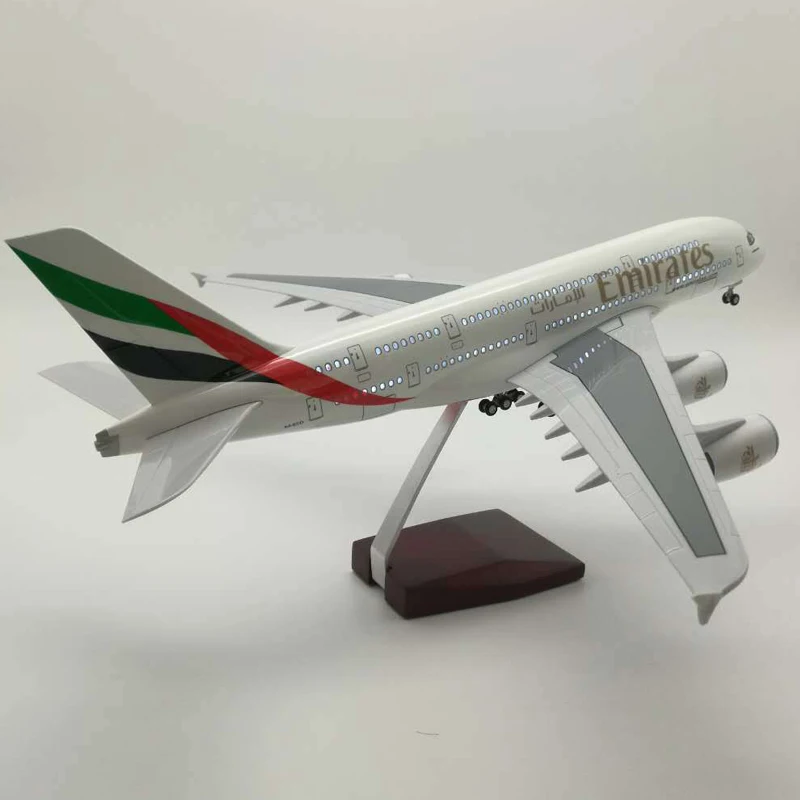 1: 160 масштаб Airbus A380 Эмирейтс авиакомпания модель аэроплана самолет модель с светильник колесо литье под давлением пластиковая Смола самолет игрушка 45 см