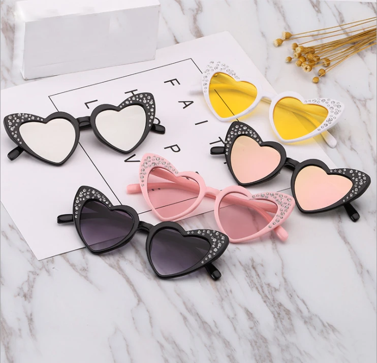 

Kids Heart Sunglasses Boys Girls Rhinestone Fashion Love Eyewear Baby Sun Glasses Gift For Children Cute Heart Glasses