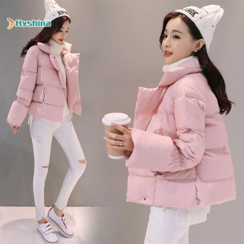 Женская короткая утепленная куртка на молнии однотонная стеганая хлопковой