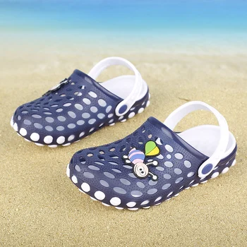 

Kid's Slippers Summer New Style children Sandals Covered-toe Anti-slip Beach Shoes Cut-Outs Parent-child shoe SD099