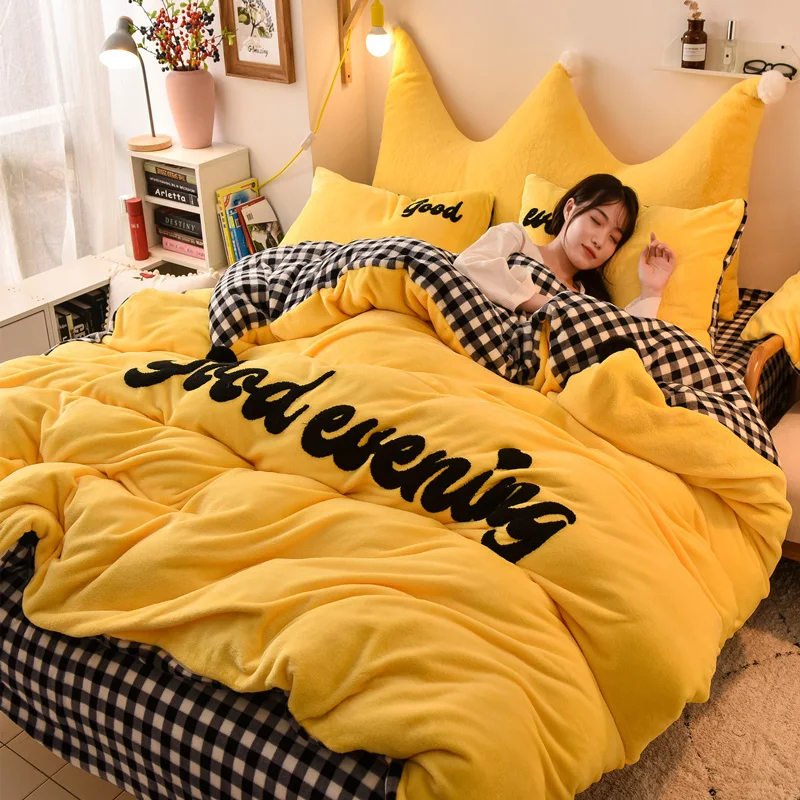 

Winter Double-Sided Milk Flannel Four-Piece Bedding Set Crystal Coral Fleece-Bed Sheet