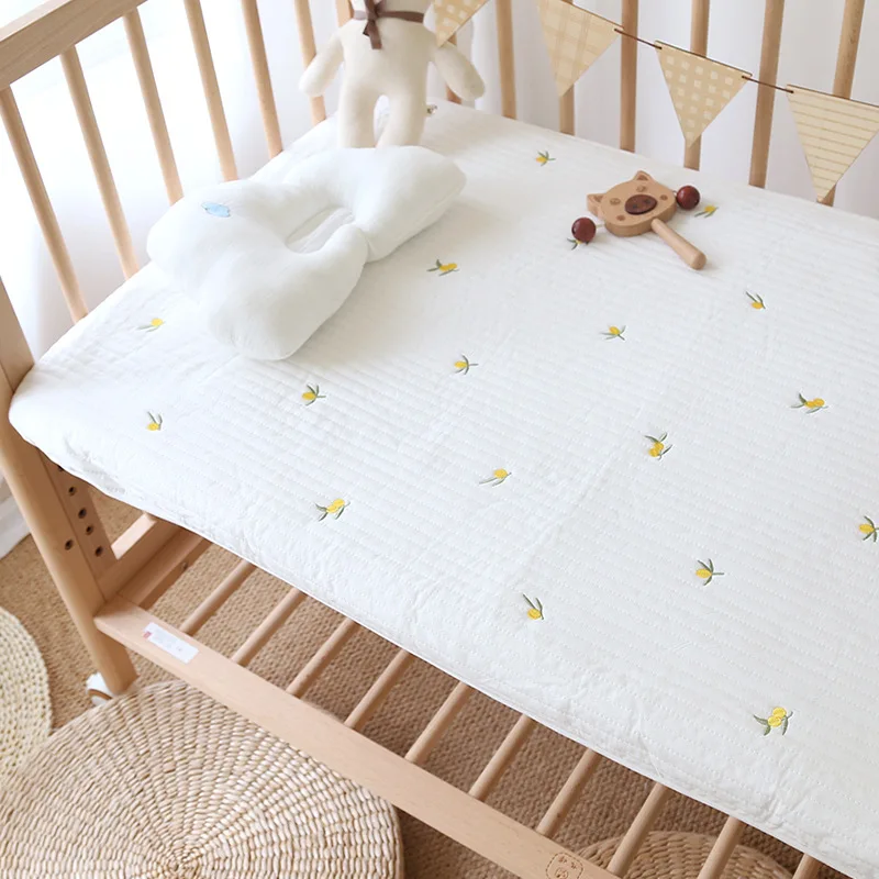 Корейская стеганая детская кроватка, натяжная простыня с вышивкой в виде медведя, вишни, звезды, хлопковая детская простыня для младенцев, наматрасник, покрывало