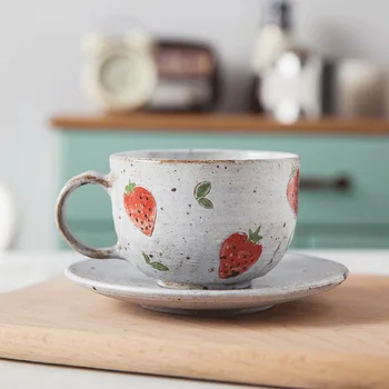 

Luxury Nordic Creative Coffee Cup Set Strawberry Bone China High Tea Cups Set Mate Bicchiere Plastica Home Drinkware QAB50BD