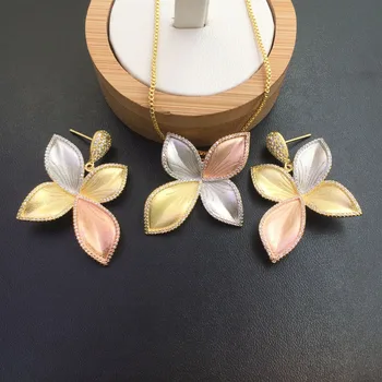 

Lanyika Jewelry Elegant Artistic Lily Zircon Inlay Sandblasting Plated necklace with earrings is perfect for banquets Gift