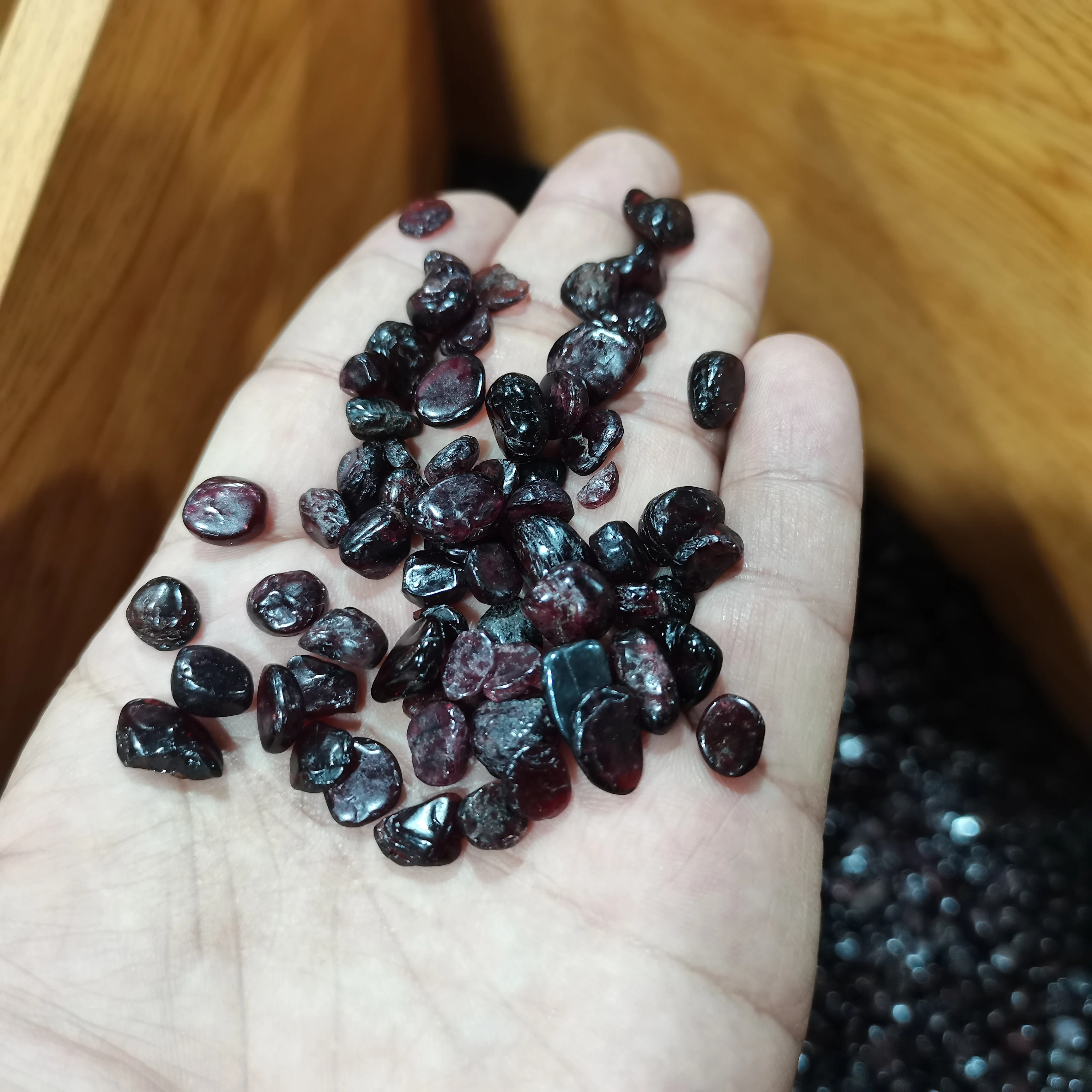 

100g Natural Garnet Gravel Quartz Crystals Healing Energy Stone Rock Mineral Fish Tanks and Aquariums Decoration