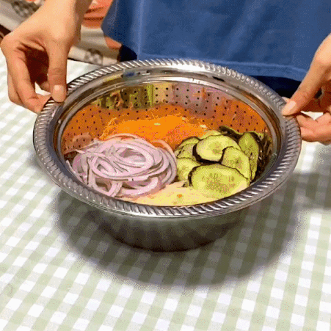 Coupe-légumes Multifonctionnel en Acier Inoxydable - Épluchez, Coupez et Râpez en Un Seul Appareil !