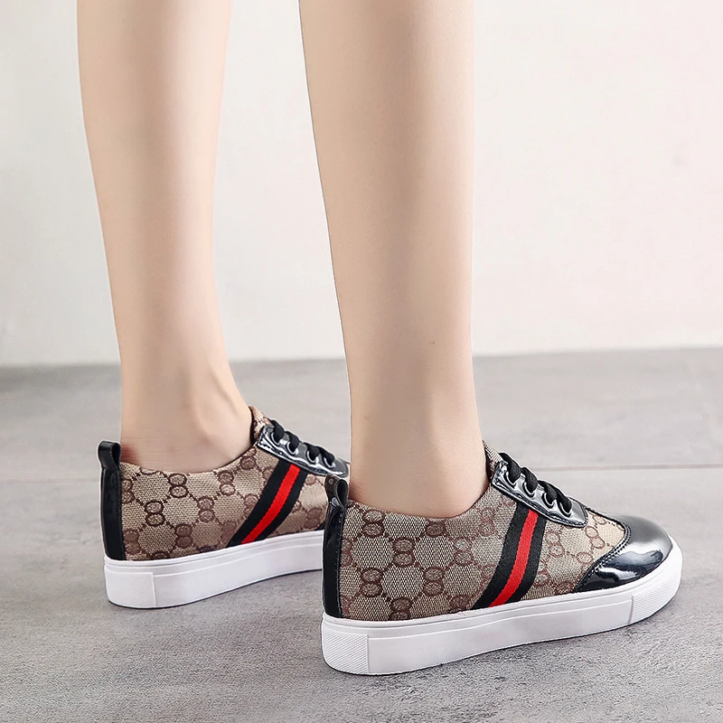 Черный PU Lace-up Ladies Shoes Comfortable Flat Shoes Women Casual Vulcanized Shoes Lace-up Sneakers Women Flats Autumn Women Shoes NEW - Цвет: Черный