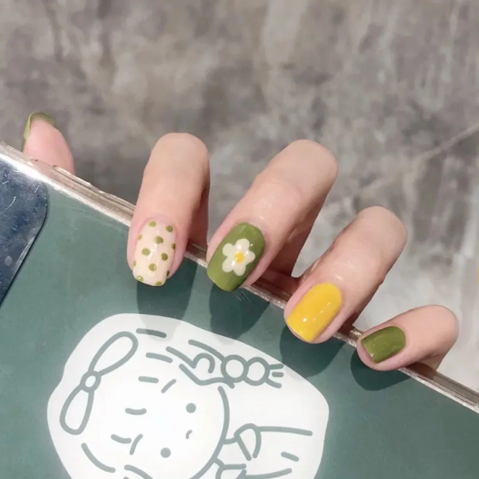 

False Nail Artificial Tips with Glue for design short Fake Nails False Nail capsule art accessaries Press on Nails BY04