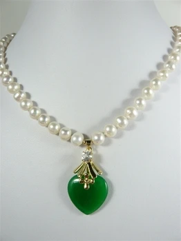 

pretty 7-8mm white pearl +green heart Jade pendant necklace