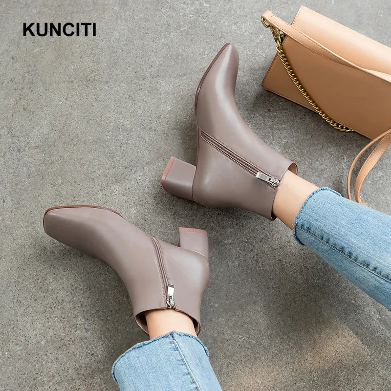 KUNCITI/ осенние ботинки; женские ботинки из натуральной кожи на высоком каблуке с квадратным носком; Дизайнерская обувь «Челси» в европейском стиле; Наивысшее качество; D9115