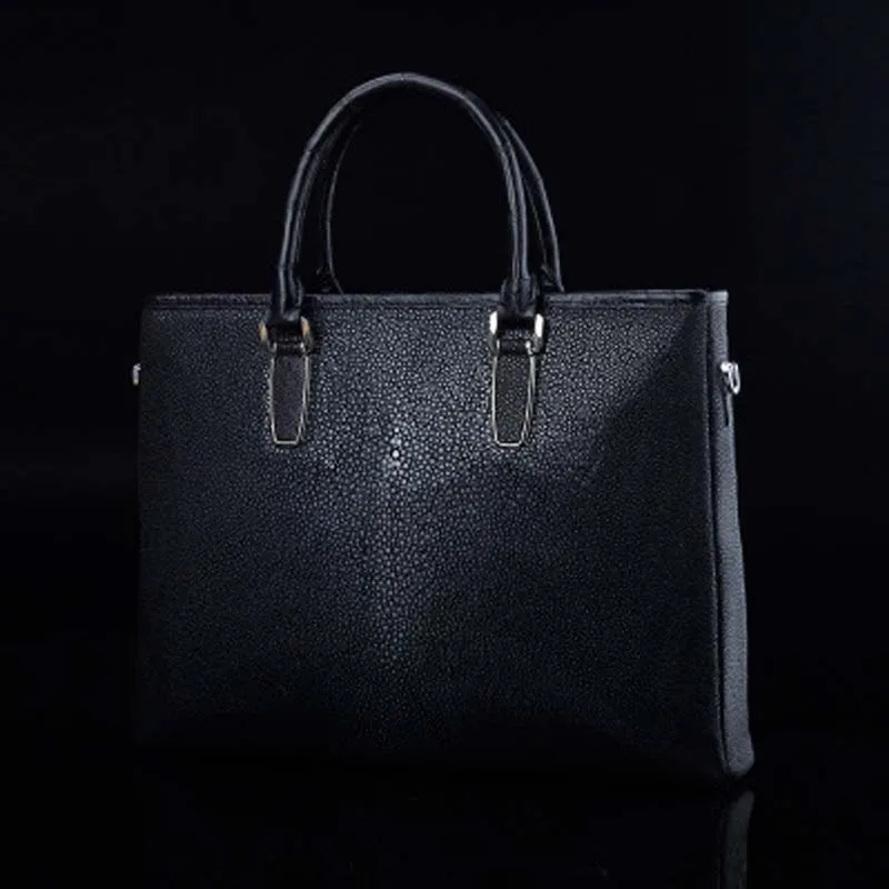 Рисунок 2 - Мужской портфель из натуральной кожи