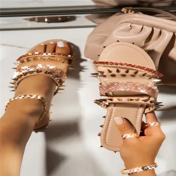 

Spring Summer 2020 Women Rivet Rhinestone Buckle Sandals Outside Beach Slippers Ladies Leisure Home Travel Flip Flop