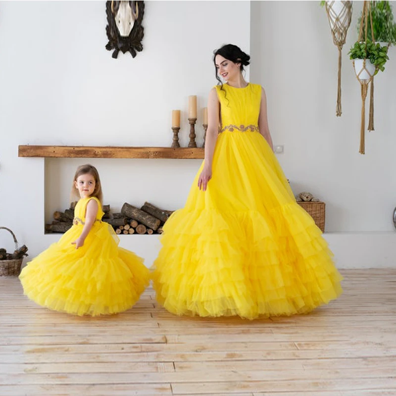

2022 Trending Mommy and Me Matching Dress for Party Long Fluffy Yellow Tulle Tiered Sleeveless New Year Dress Evening Gowns